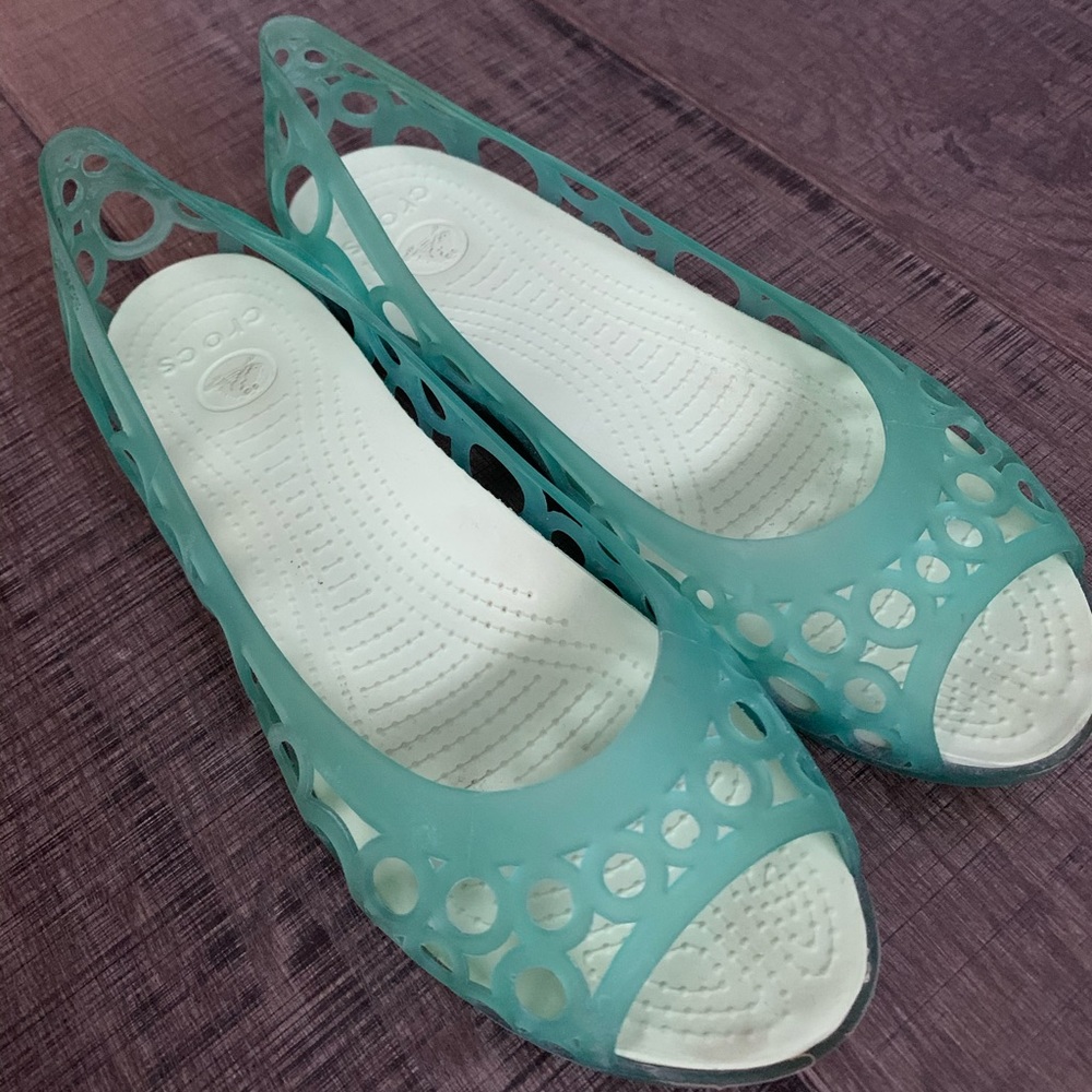 CROCS ladies size 10 turquoise slip in shoe